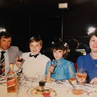 My_Bar_Mitzvah_dinner_with_my_parents_and_sister,_Hunters_Lodge,_Double_Bay_1985.JPG