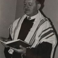 My_father_Moshe_Lederman,_the_Chazan_Cantor_of_the_synagogue_in_his_Cantorial_outfit_for_synagogue_services.jpg