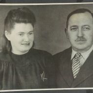 My_parents_Malka_and_Moshe_Lederman_prior_to_immigrating_to_Australia,_1948.JPG