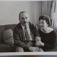 With_my_father_Nachum_Katz_in_our_Flat_in_Edward_street,_Bondi,_1957.JPG