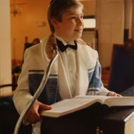 Leon_Golstman_having_his_Barmitzvah_at_Emanuel_Synagogue_1985.jpg