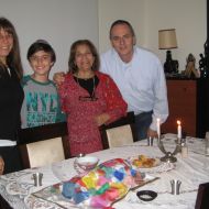 Shabbat_with_my_daughter_Carolyn,_grandson_Isaac_and_son-in-law,_Phil,_2015.jpg