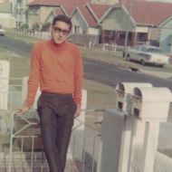 My_dad,_Abe_Benjamin,_standing_outside_his_family_home_in_Brighton_Boulevard,_Bondi,_1968.jpg