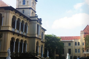 Image of War Memorial Hospital building (two-storey mansion with balcony on the left) and single-level building to the right