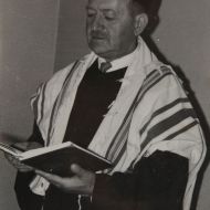 Velevel_Ledermans_father_Moshe_was_a_Chazan_and_he_wears_his_Cantorial_outfit_for_synagogue_services.jpg