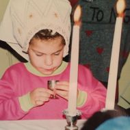 My_daughter_Jodi_as_the_Ima_at_Mount_Zion_Preschool_Shabbat_1990.jpg
