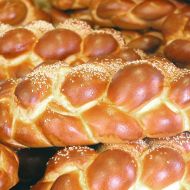 Cermonial_bread_for_the_Sabbath_called_Challah.jpg